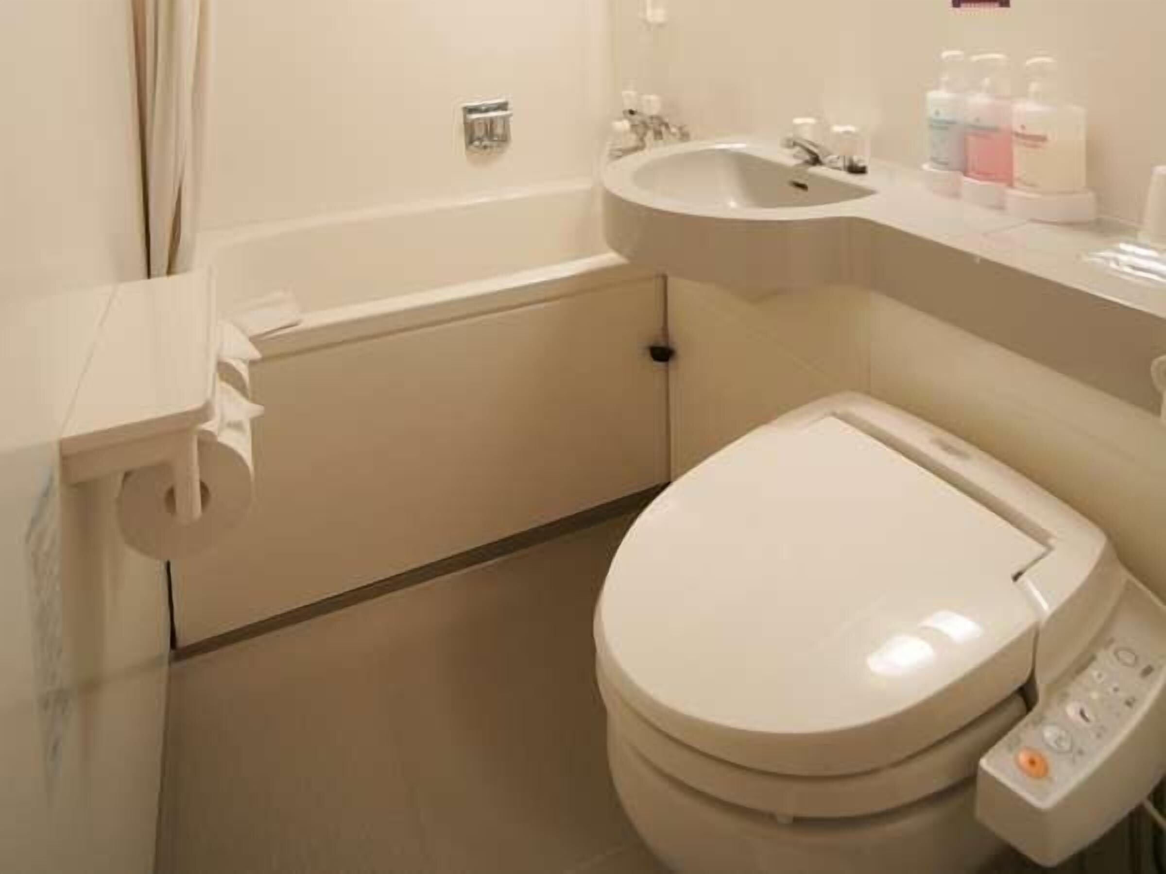single room, 1 large single bed, non smoking | bathroom | shower, free toiletries, hair dryer, bathrobes