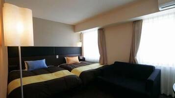 Down comforters, in-room safe, desk, soundproofing