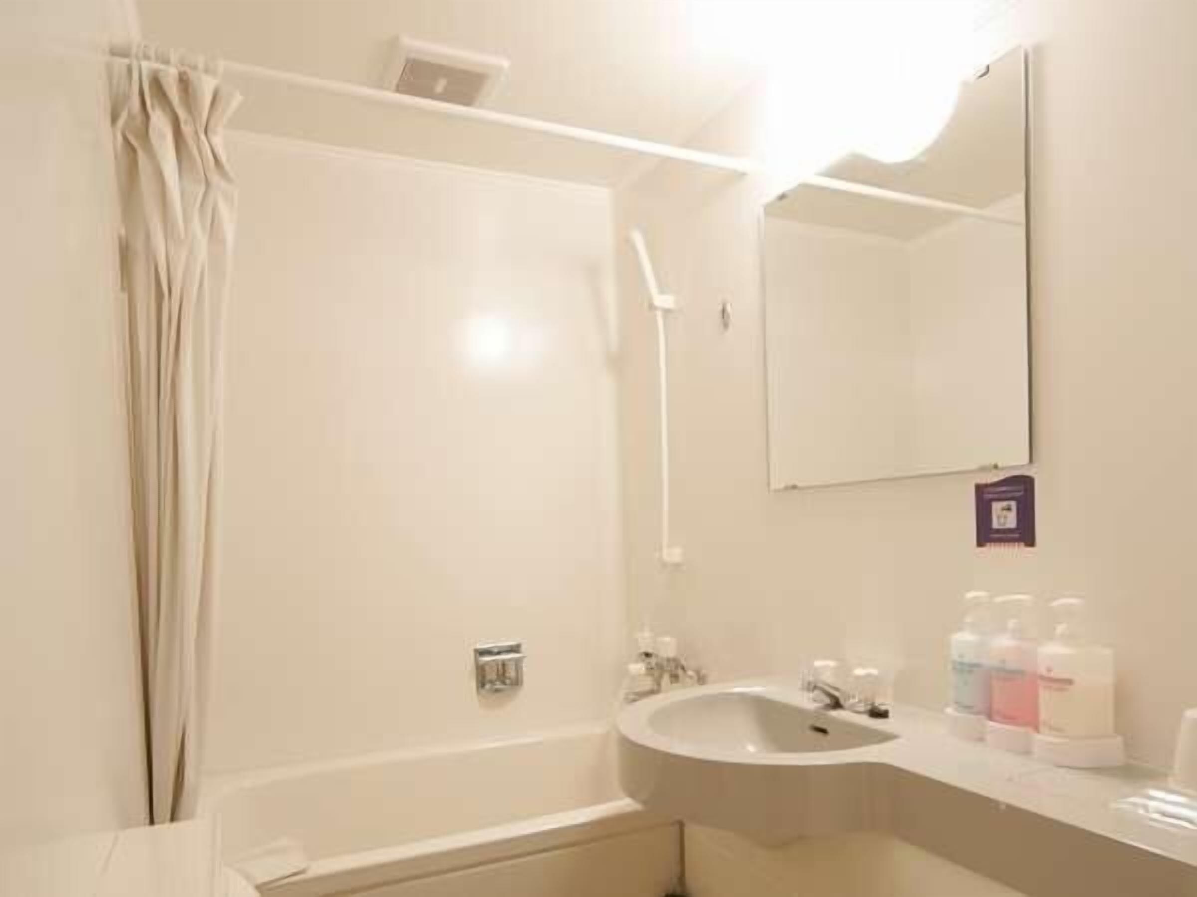 shower, free toiletries, hair dryer, bathrobes