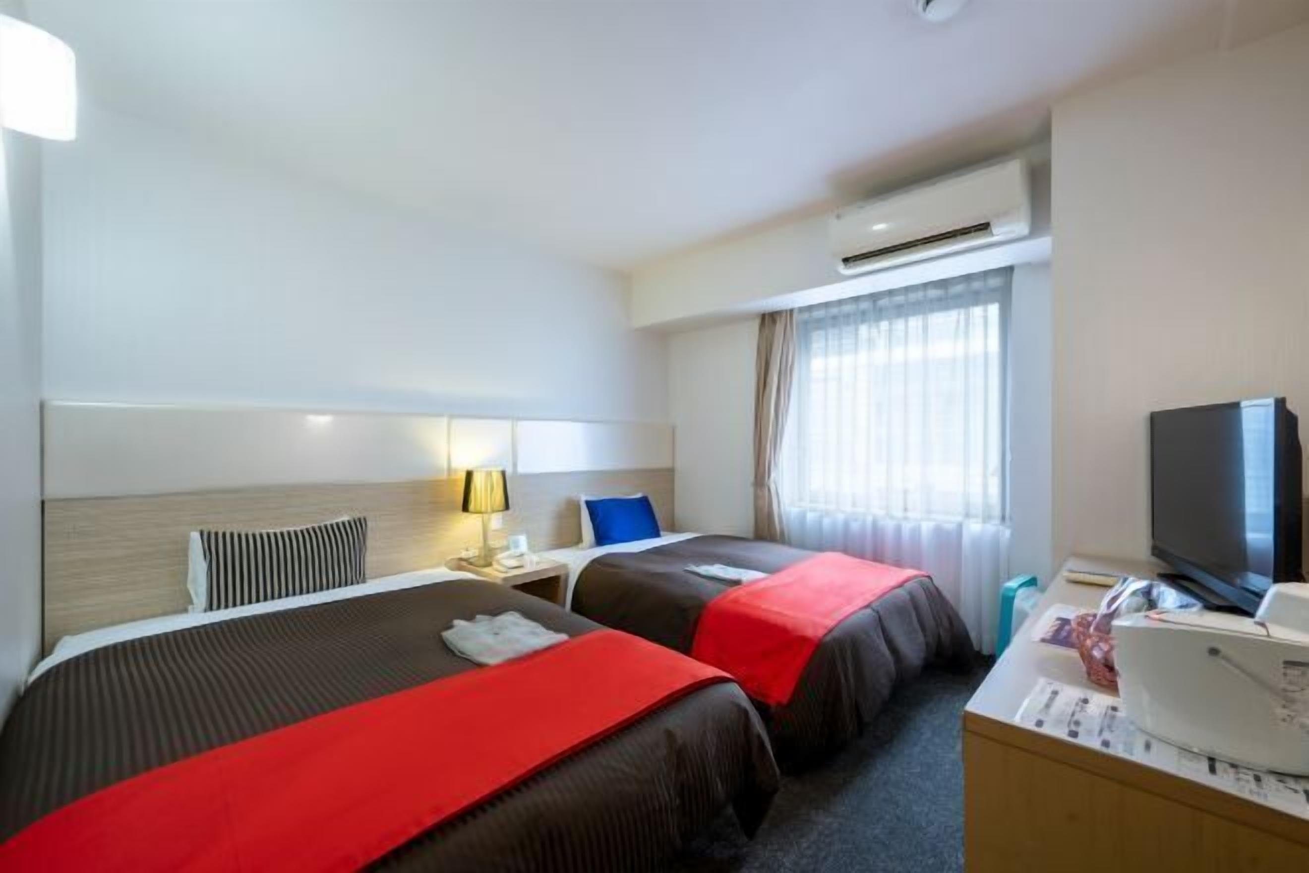 羽绒被、客房内保险箱、办公桌、隔音