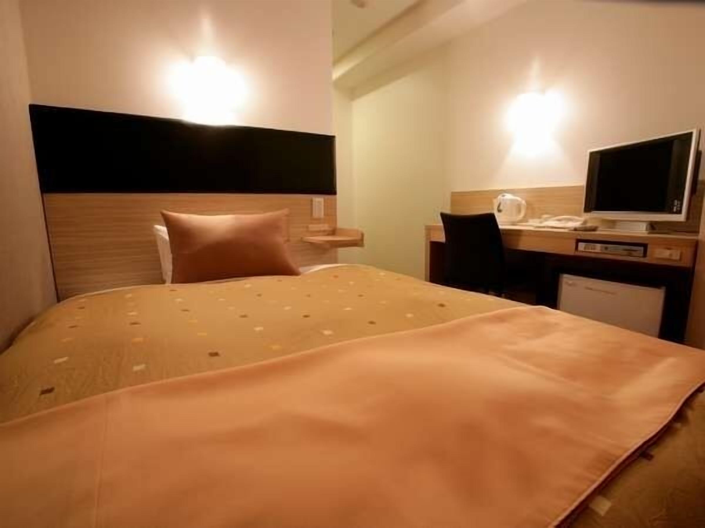 down duvets, in-room safe, desk, soundproofing