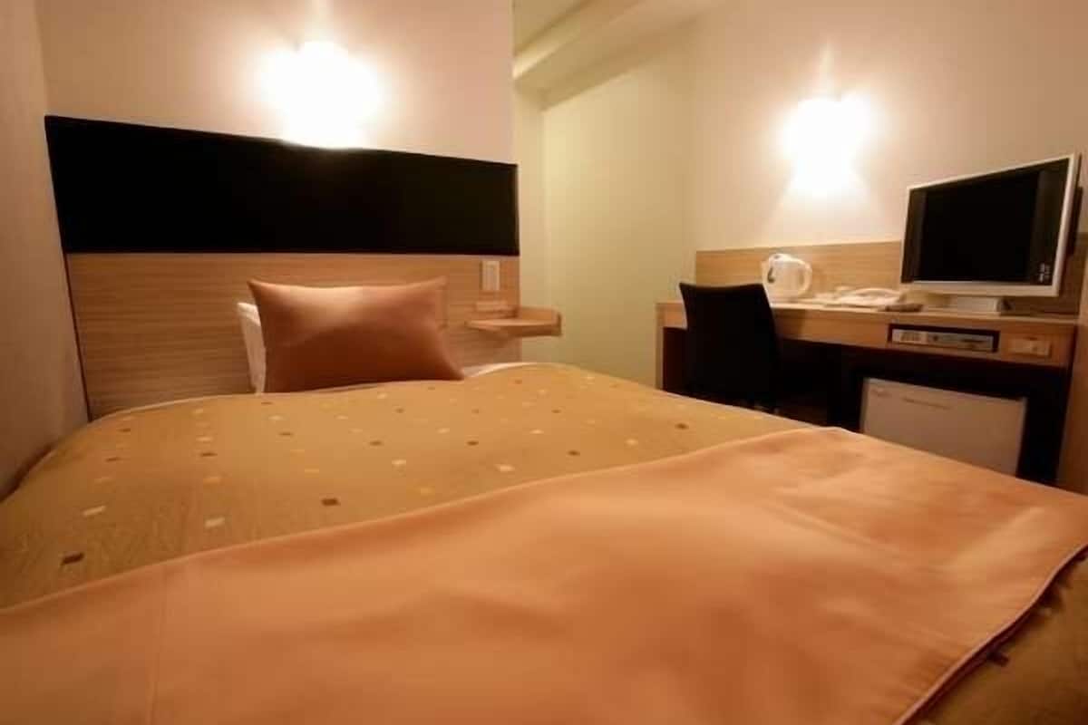 down duvets, in-room safe, desk, soundproofing