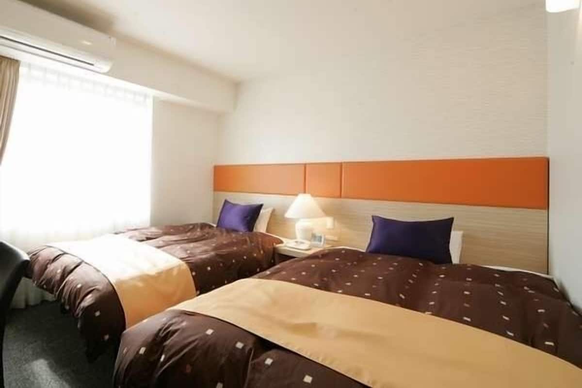 Down duvets, in-room safe, desk, soundproofing