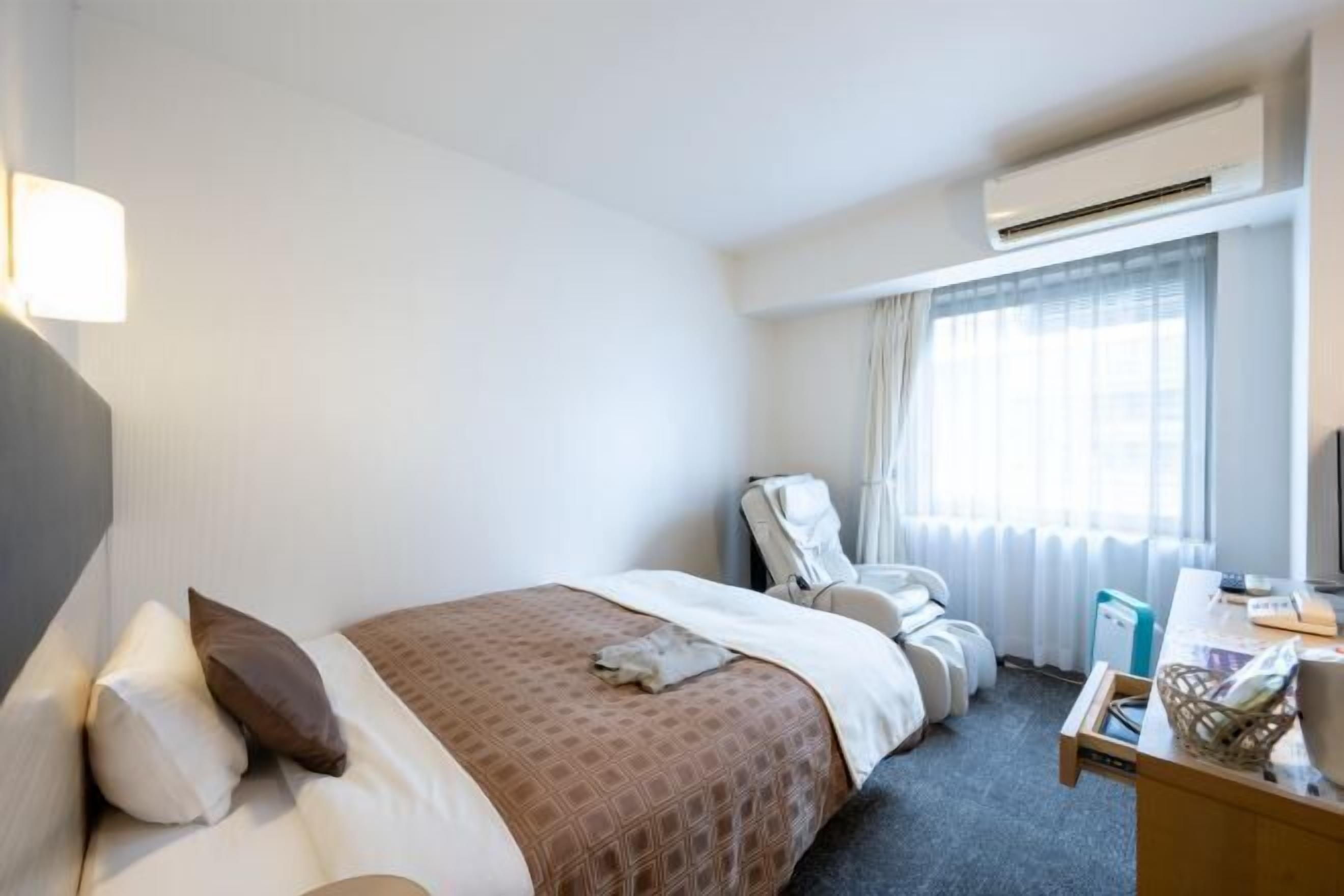 羽绒被、客房内保险箱、办公桌、隔音