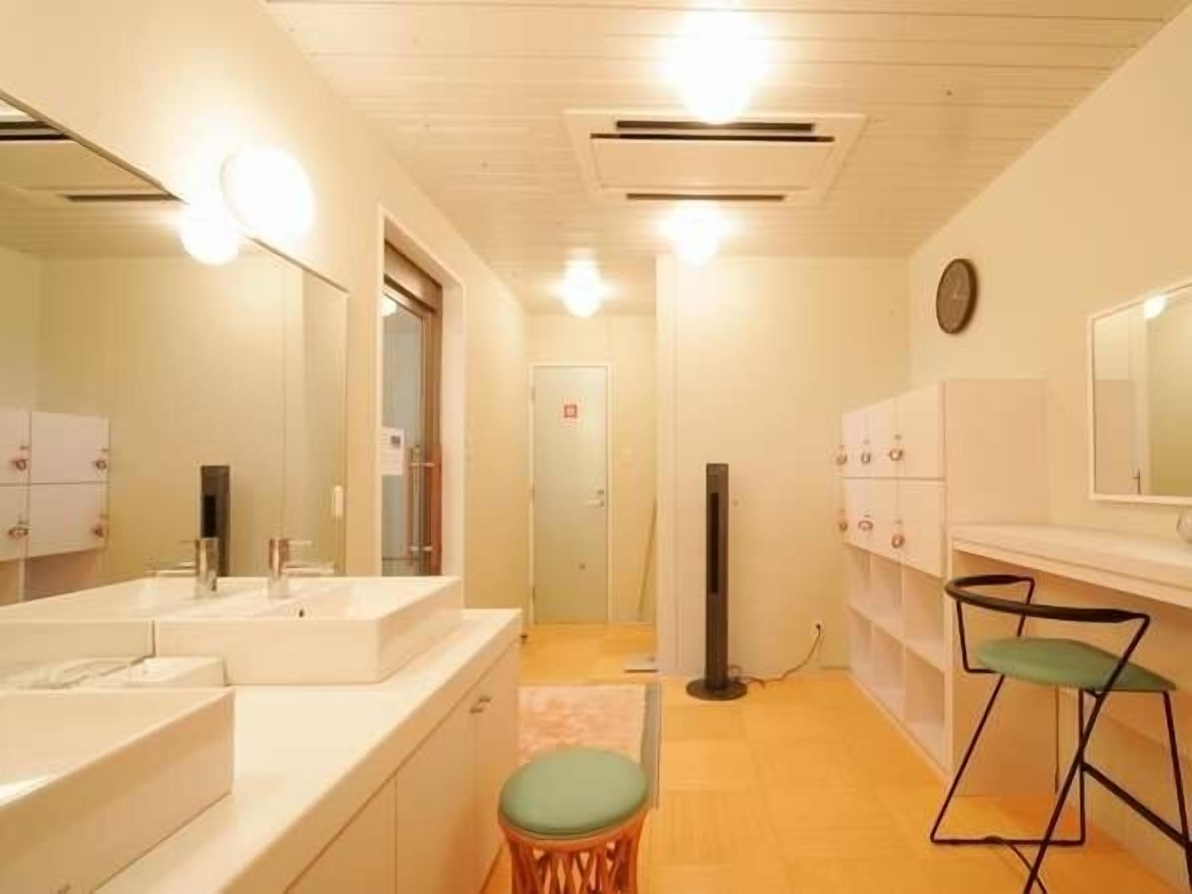 shower, free toiletries, hair dryer, bathrobes