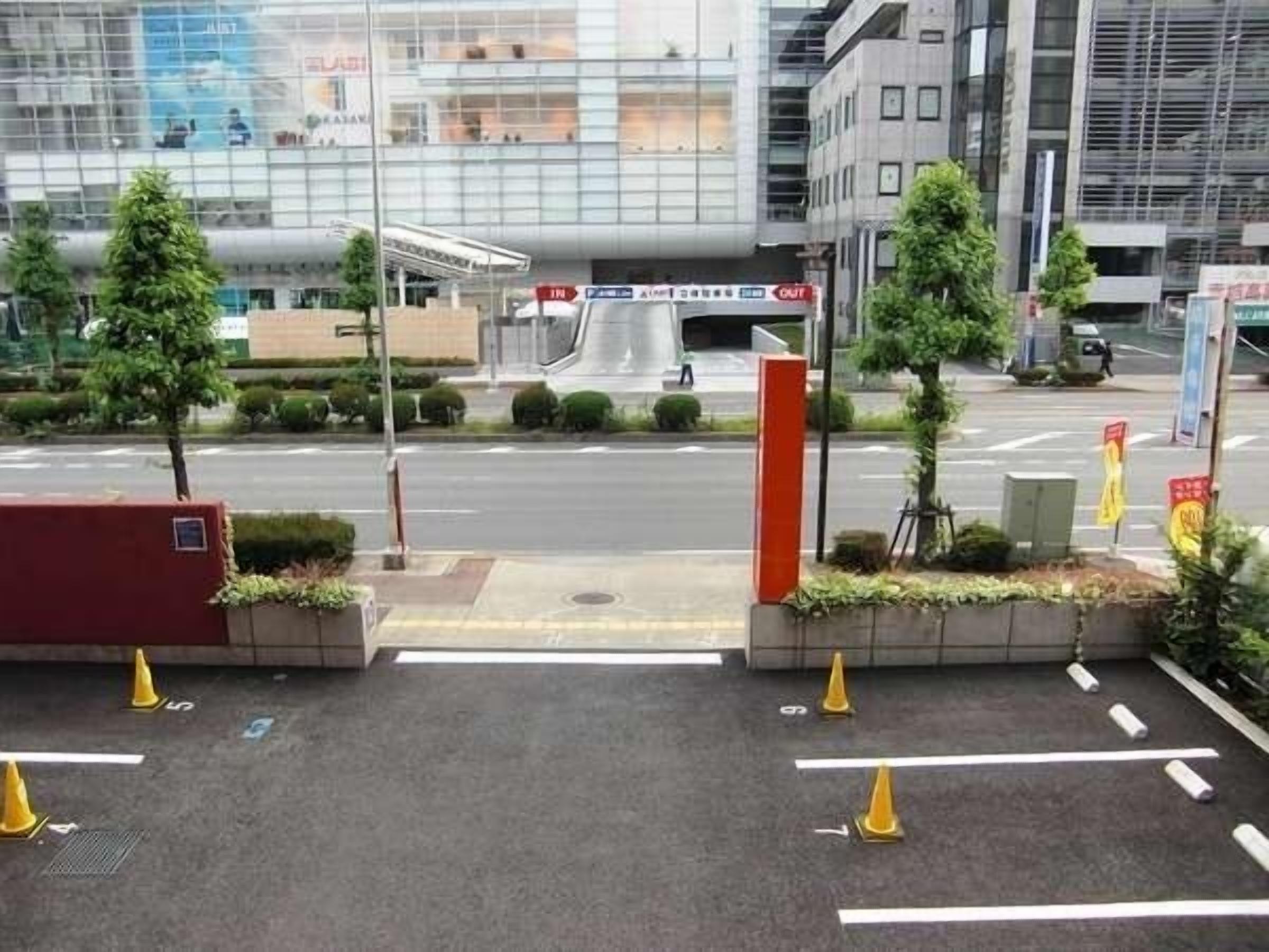 self-parking (surcharge) 800 per day