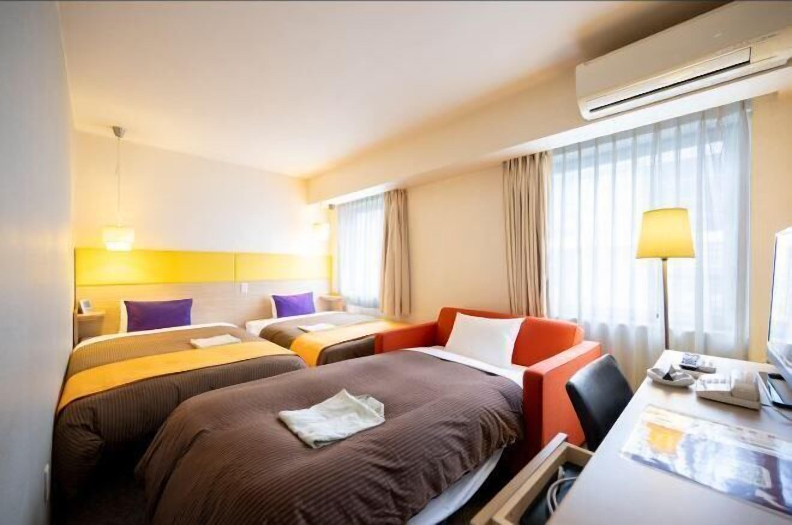 羽绒被、客房内保险箱、办公桌、隔音