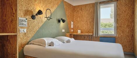 スーペリア ダブルルーム | 客室ごとに異なるインテリア、デスク、ノートパソコン用作業スペース、WiFi (無料)