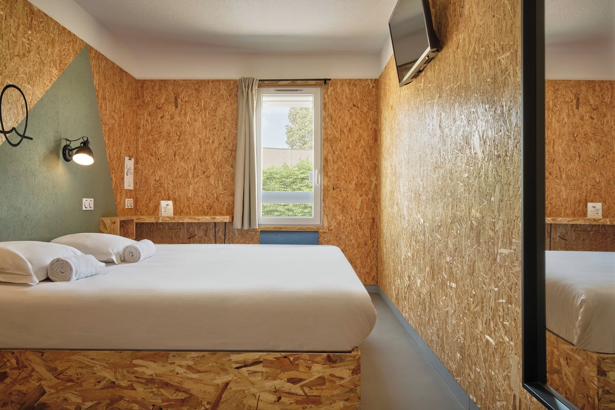 Superior Double Room | Individually furnished, desk, laptop workspace, free WiFi