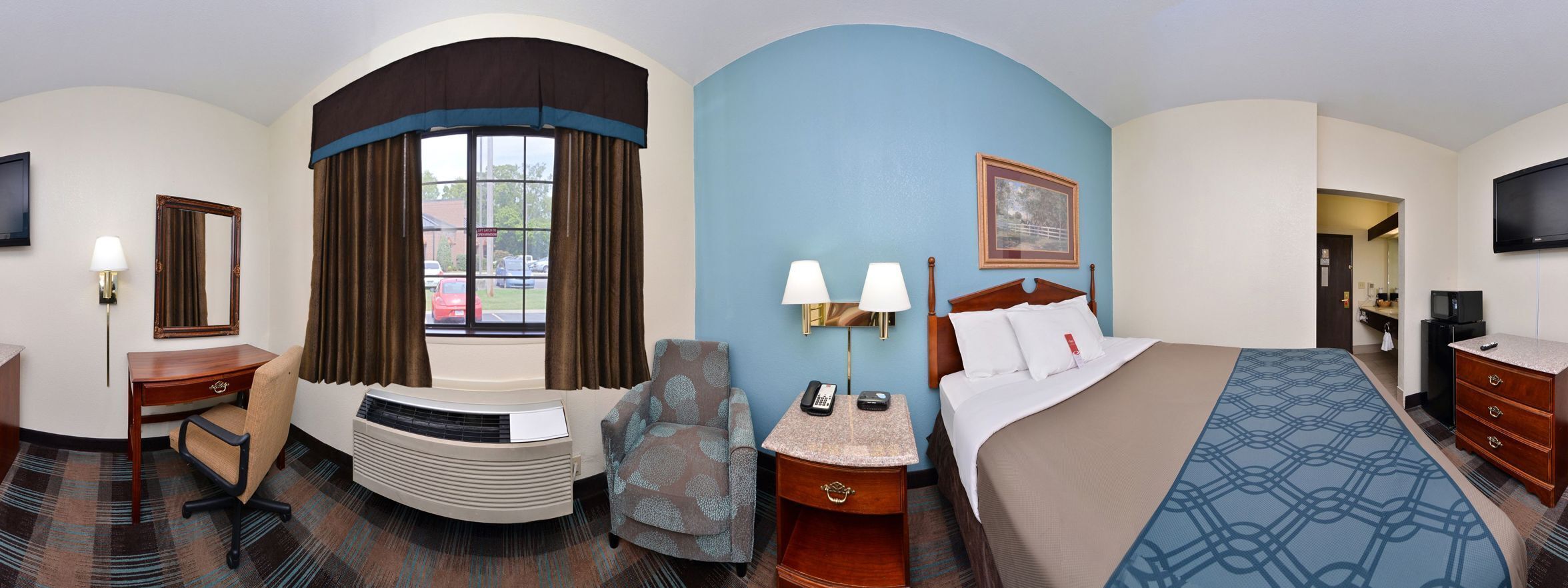 Desk, iron/ironing board, rollaway beds, free WiFi