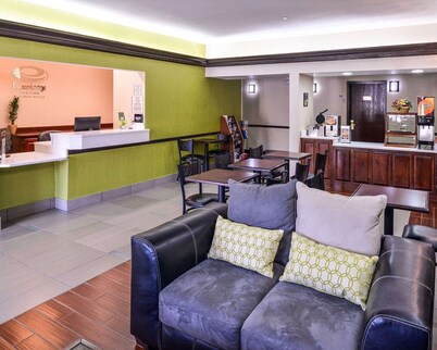 Econo Lodge Inn & Suites Shelbyville