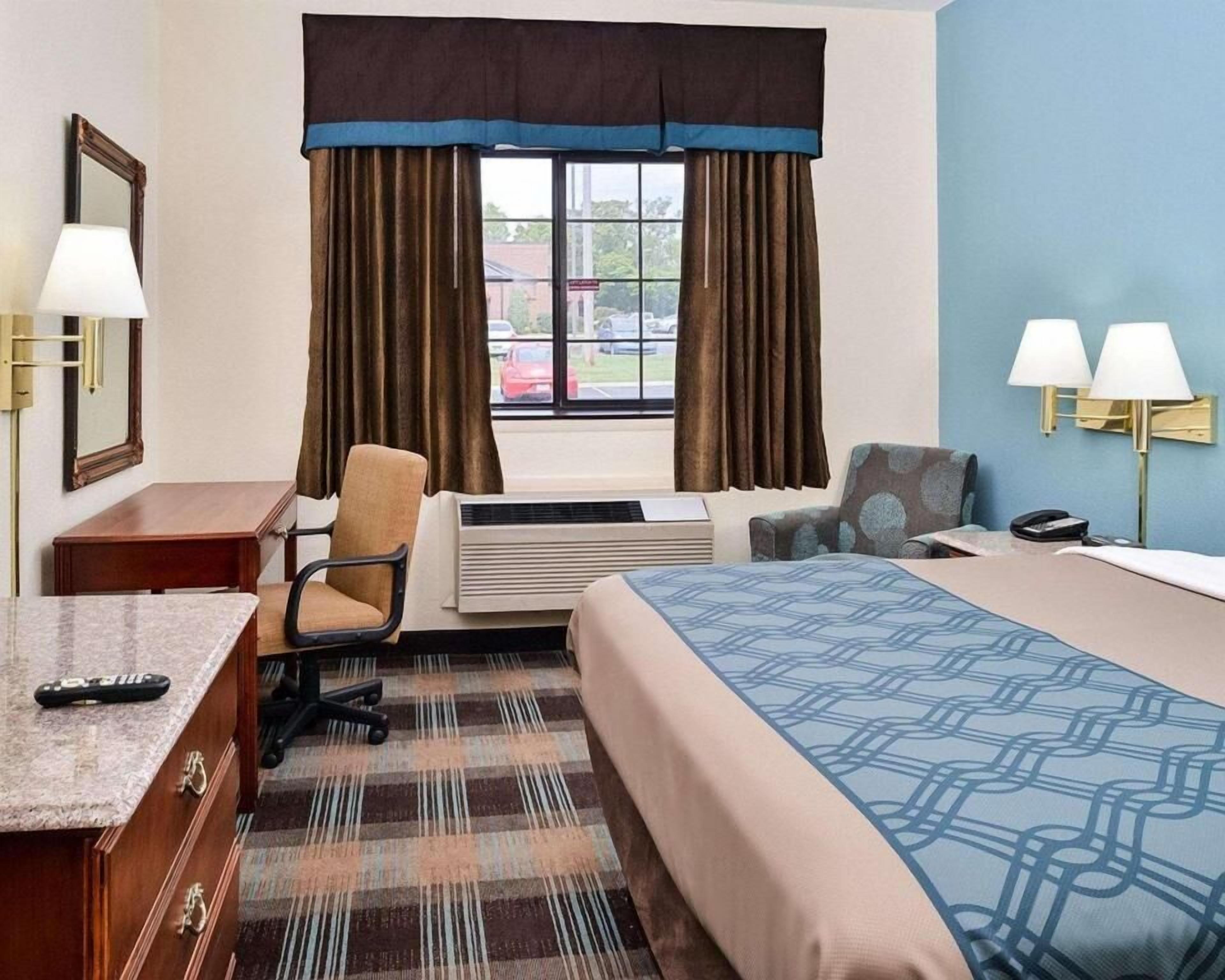 Desk, iron/ironing board, rollaway beds, free WiFi