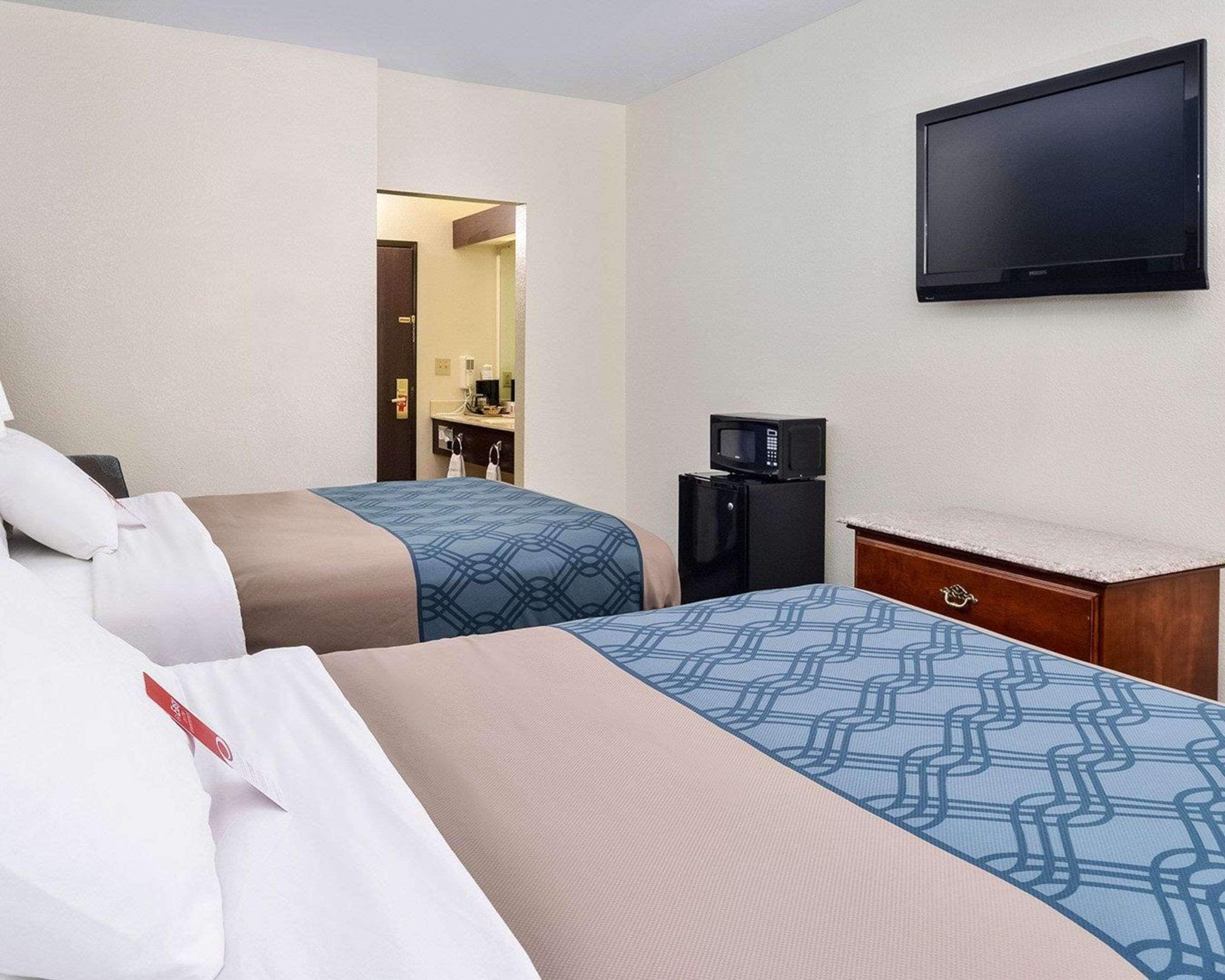 Desk, iron/ironing board, rollaway beds, free WiFi