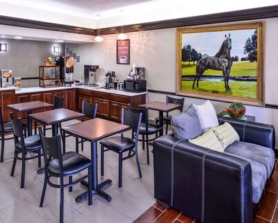 Econo Lodge Inn & Suites Shelbyville