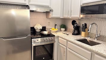 Mini-fridge, microwave, oven, stovetop