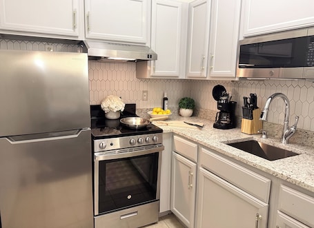 Mini-fridge, microwave, oven, stovetop