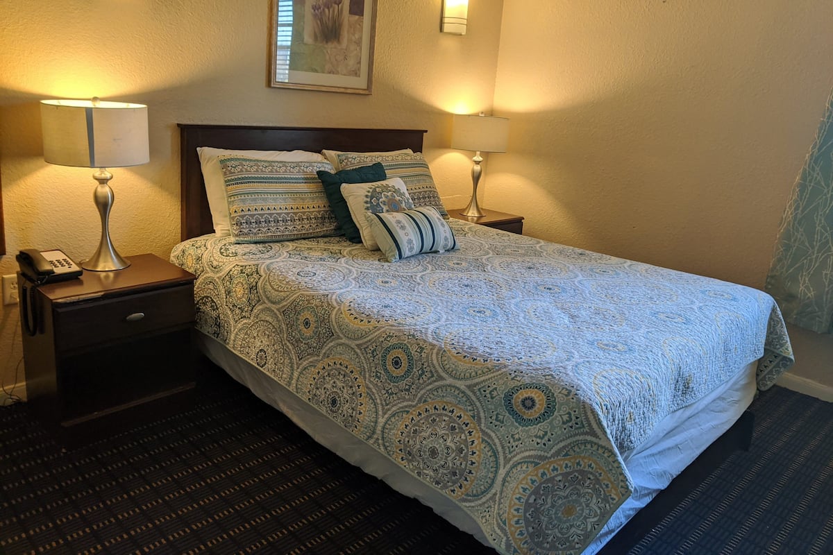 1 bedroom, premium bedding, in-room safe, desk