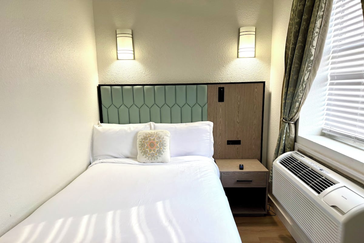 Essential Room | 1 Schlafzimmer, hochwertige Bettwaren, Zimmersafe