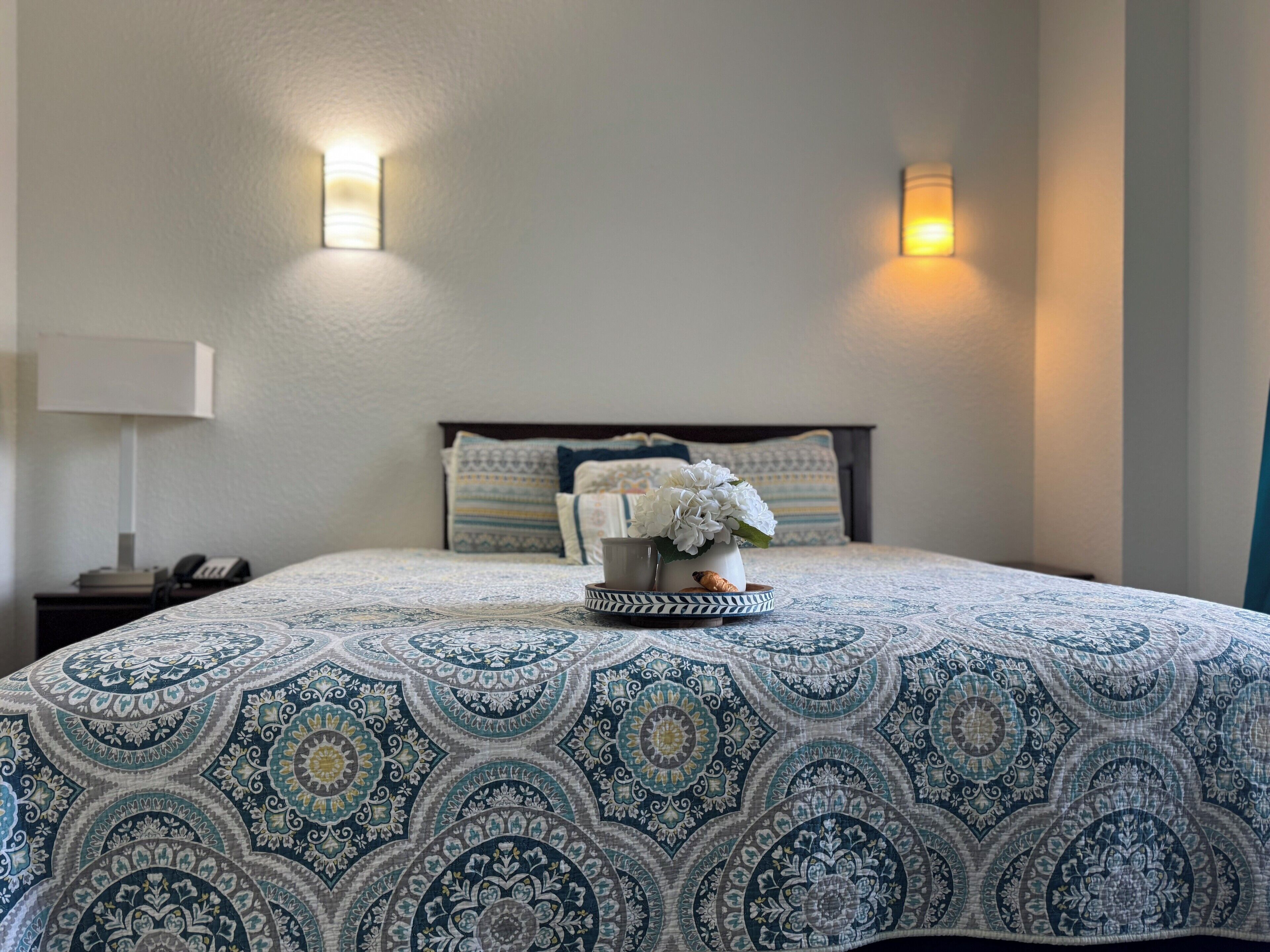 Executive Room, 1 King Bed | 1 bedroom, premium bedding, in-room safe, desk