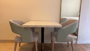 1 bedroom, premium bedding, in-room safe, desk