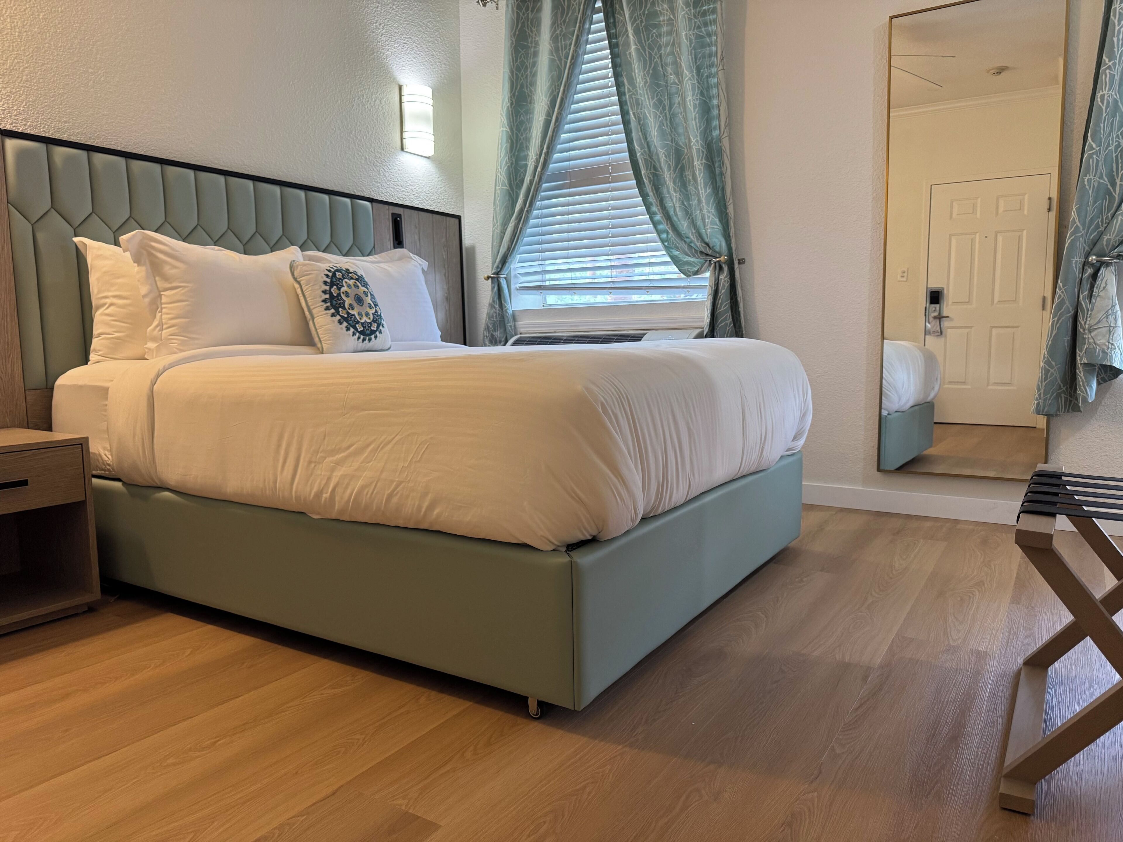 Deluxe Room, 1 Bedroom | 1 bedroom, premium bedding, in-room safe, desk