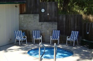 Bồn tắm spa ngoài trời