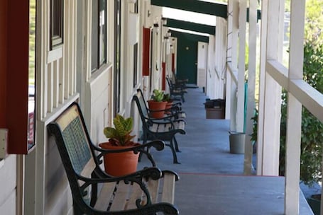 Porche. El Dorado Motel