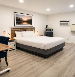 Kamer, 1 slaapkamer, rolstoeltoegankelijke douche, niet-roken | Een strijkplank/strijkijzer, gratis wifi, beddengoed