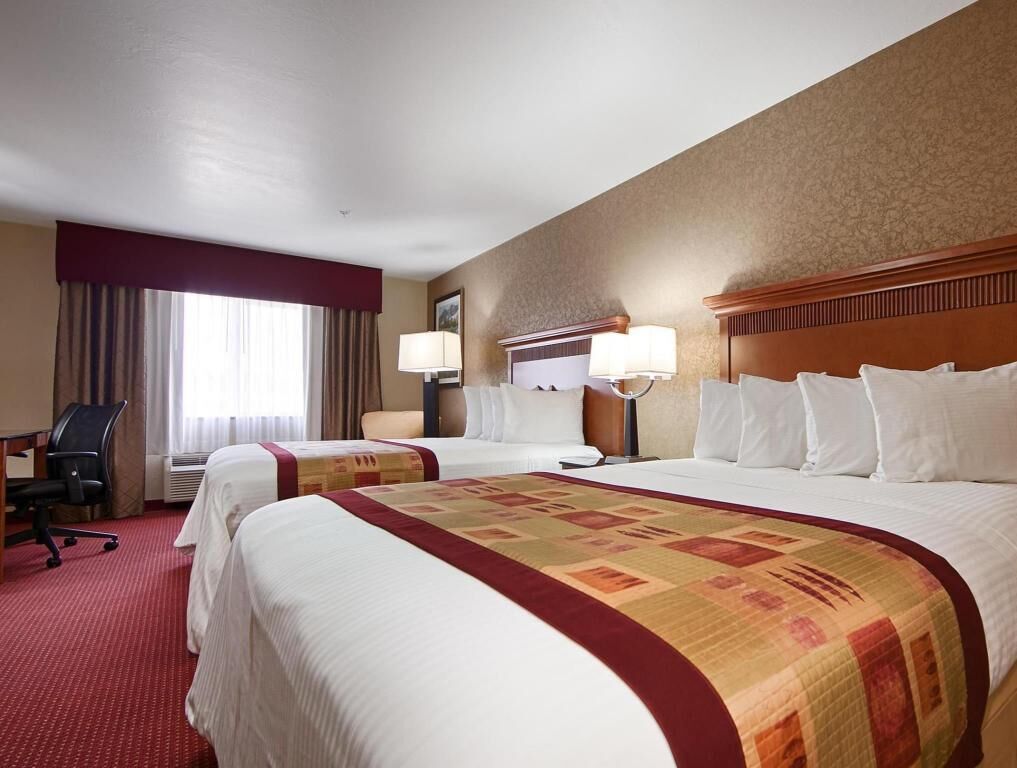 In-room safe, desk, iron/ironing board, cribs/infant beds