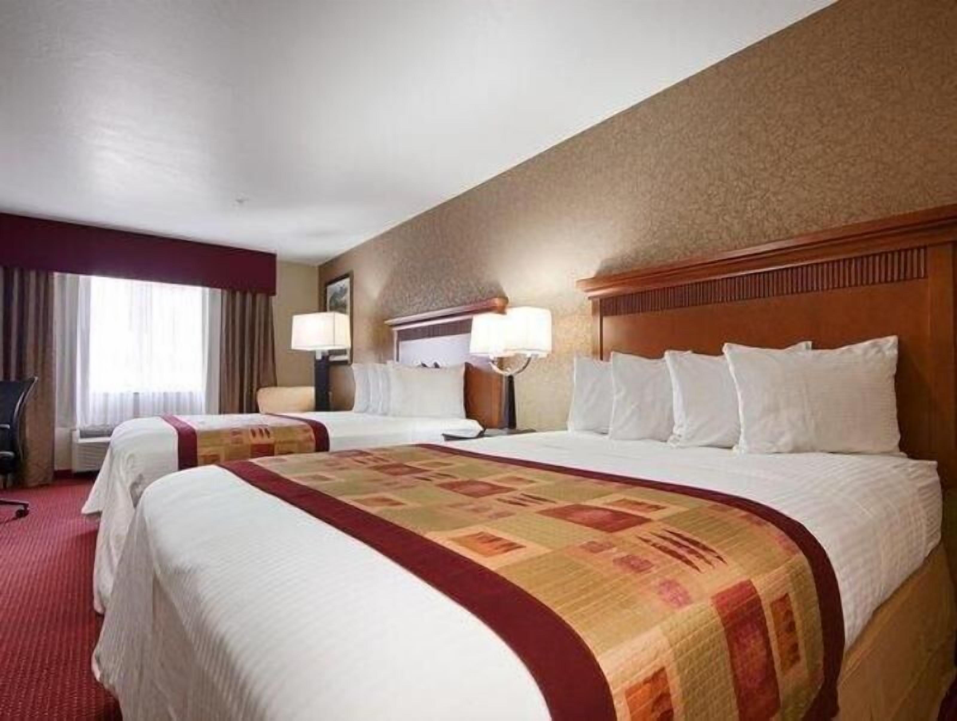 In-room safe, desk, iron/ironing board, cribs/infant beds