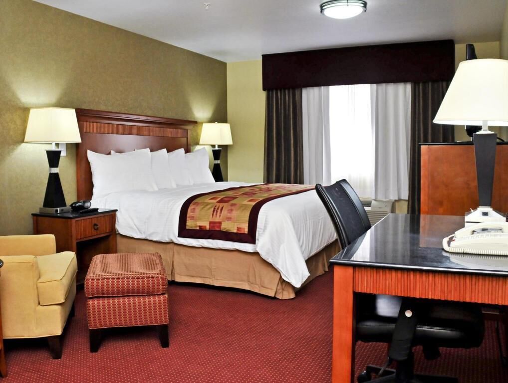 In-room safe, desk, iron/ironing board, cribs/infant beds