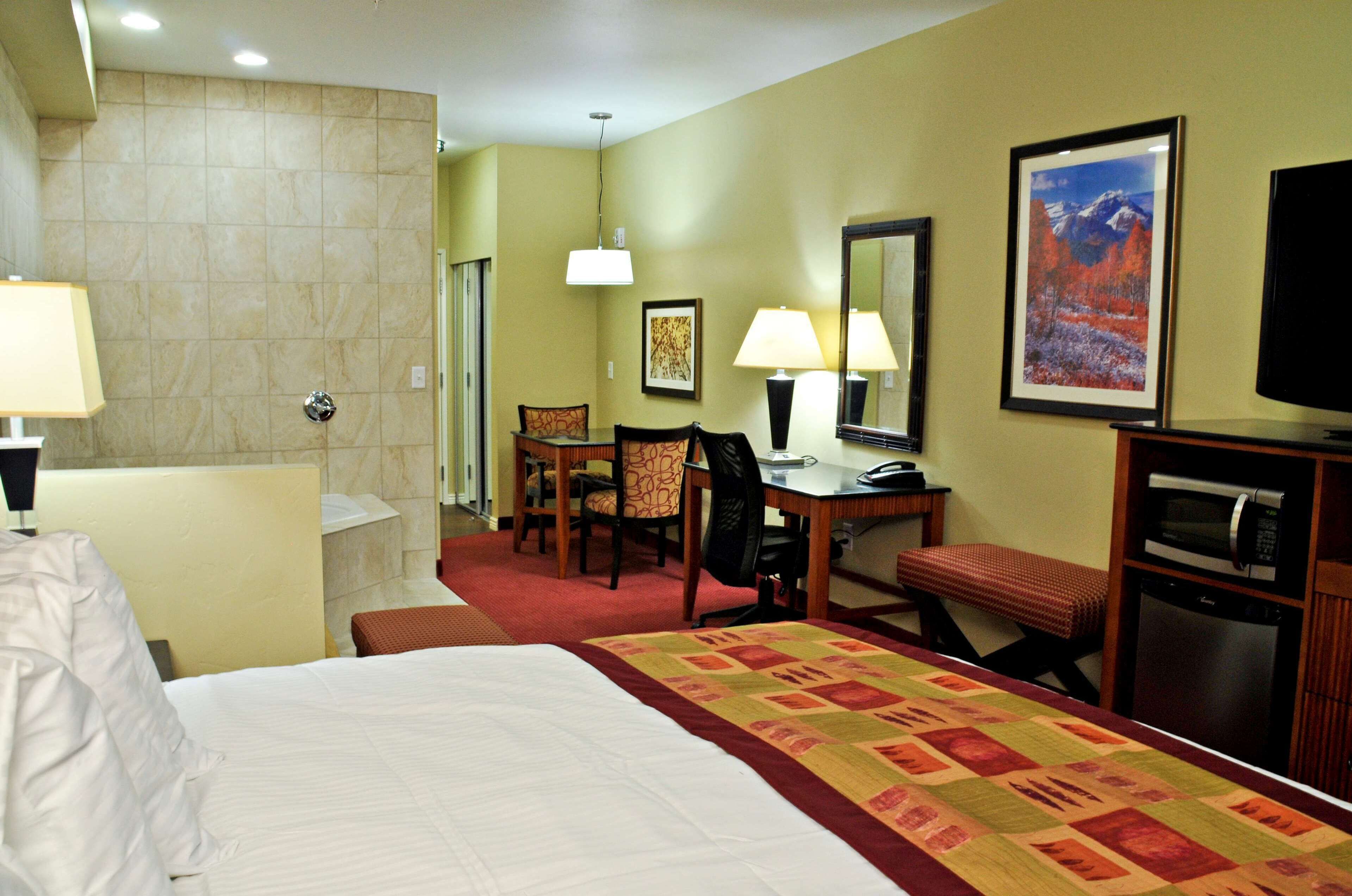 suite, 1 king bed, non smoking, jetted tub | in-room safe, desk, iron/ironing board, cots/infant beds