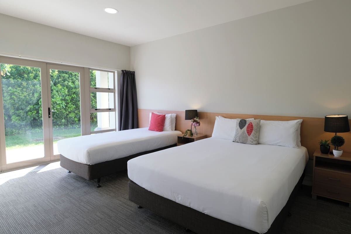 Suite, 2 kamar tidur | Setrika/meja setrika, Wi-Fi gratis, dan seprai linen
