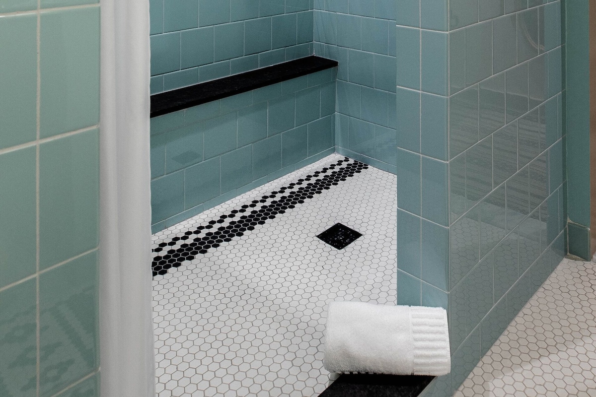 egyptian cotton sheets, premium bedding, down duvets, pillow-top beds