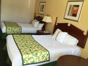 Verdunkelungsvorhänge, Bügeleisen/Bügelbrett, kostenloses WLAN