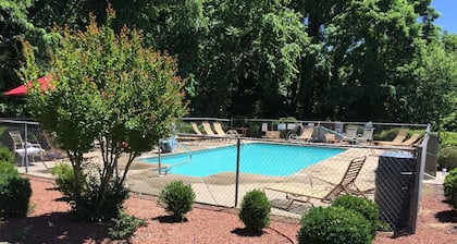 Astoria Hotel Danville North