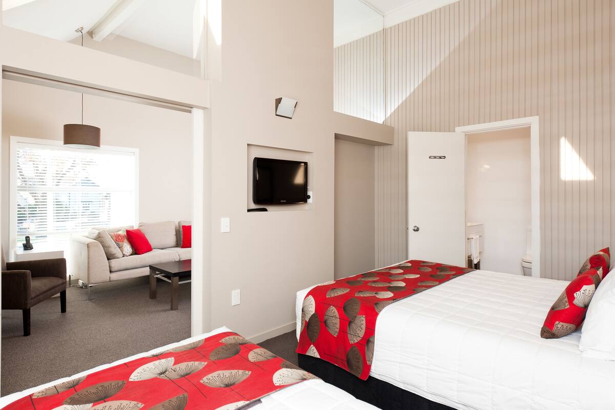 Suite Standar, 1 kamar tidur, Bebas Asap Rokok, dapur kecil (Spa Suite) | Seprai premium, meja kerja, dan setrika/meja setrika