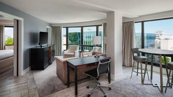 Presidential Suite, 1 King Bed, Non Smoking, Jetted Tub (Living Room;with Sofabed) | 1 bedroom, premium bedding, in-room safe, desk
