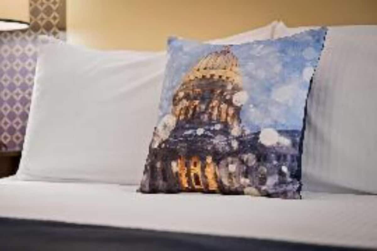 1 bedroom, premium bedding, in-room safe, desk