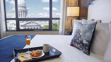 Suite, 1 King Bed, Non Smoking (with Sofabed) | 1 bedroom, premium bedding, in-room safe, desk