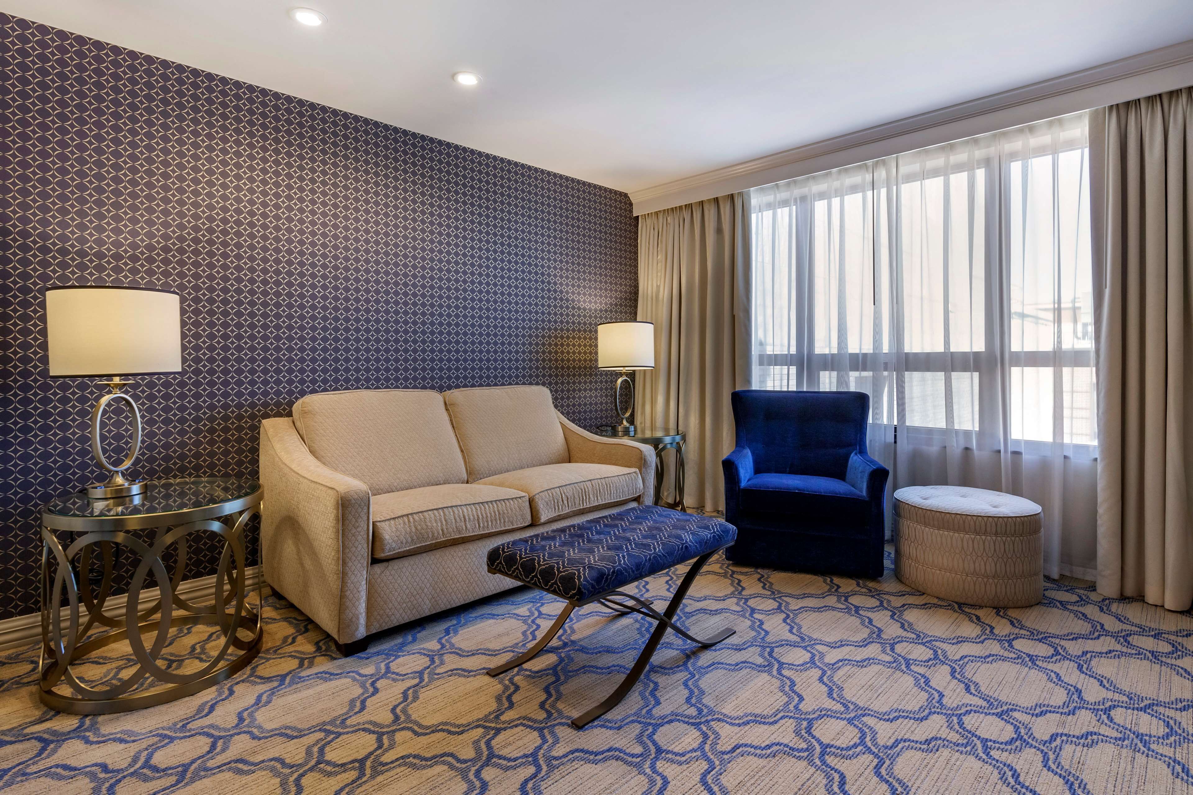 suite, 1 king bed, accessible, non smoking (with sofabed, view) | 1 bedroom, premium bedding, in-room safe, desk