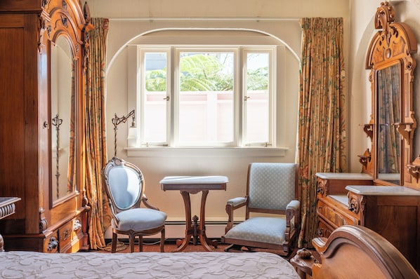 The Monterey (2 Guests MAX - All Ages Included) | Living area