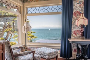 The Marie's (2 Guests MAX - All Ages Included) | Sengetøy av topp kvalitet, senger med overmadrass og safe på rommet