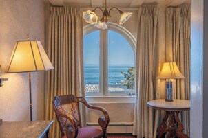 The Eastlake (2 Guests MAX - All Ages Included) | Ropa de cama de alta calidad y colchones con acolchado adicional