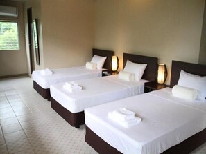 Triple Room | In-room safe, desk, free WiFi - DW Motel Palau (Koror)