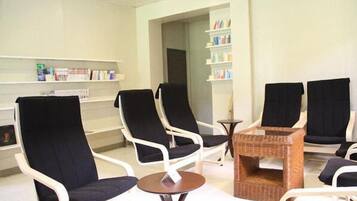 Coin salon dans le hall