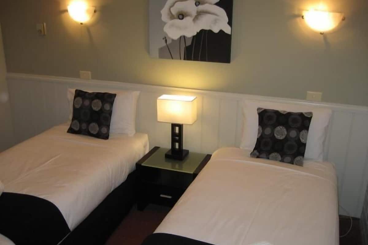 Ropa de cama de alta calidad y tabla de planchar con plancha