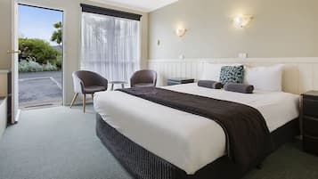 Queen Suite | Living area