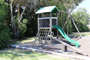 Children's play area - outdoor - Motel Warrnambool (Warrnambool)