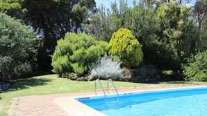 Outdoor pool - Motel Warrnambool (Warrnambool)
